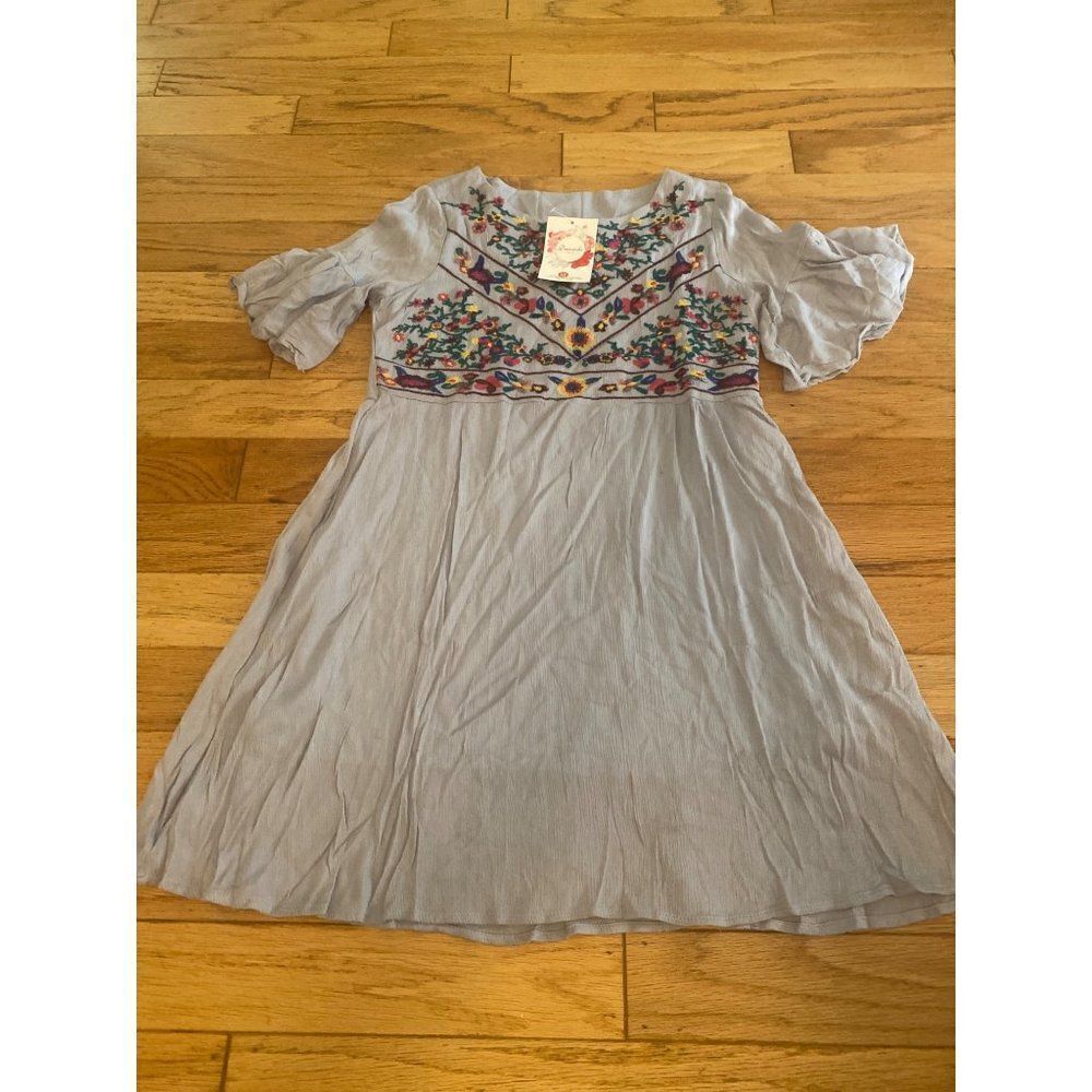 NWT Daizeolii women’s green short bell sleeve embroidered floral peasant dress M